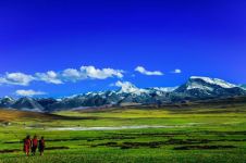 僧房诵经钟磬响「西藏风景名胜」