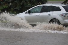由于雨水连绵，公路被淹没已些时日「论语句」